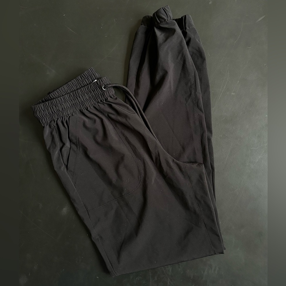 Aritzia black joggers